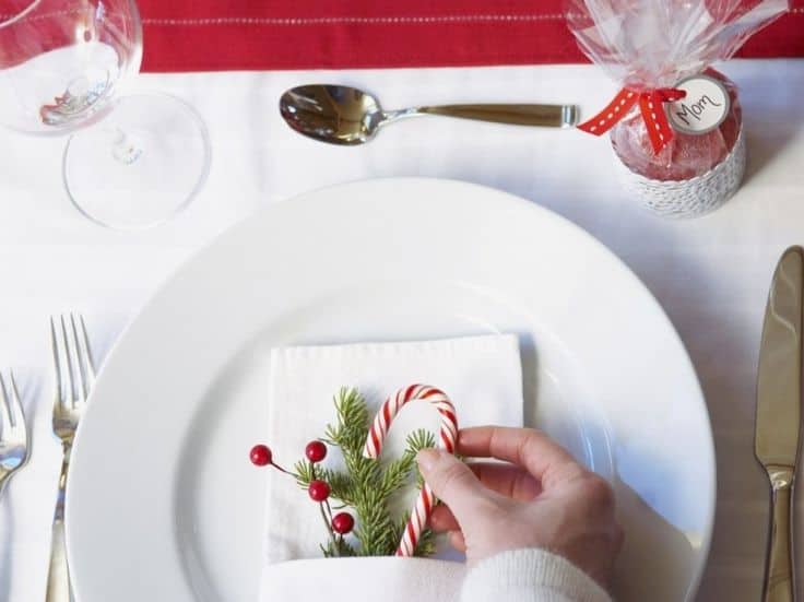 Minimalist Christmas Table Christmas Savings